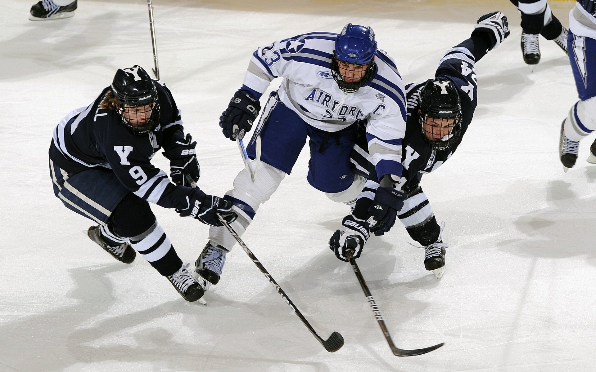 球员场上表现数据统计，球场上球员们的表现怎么形容